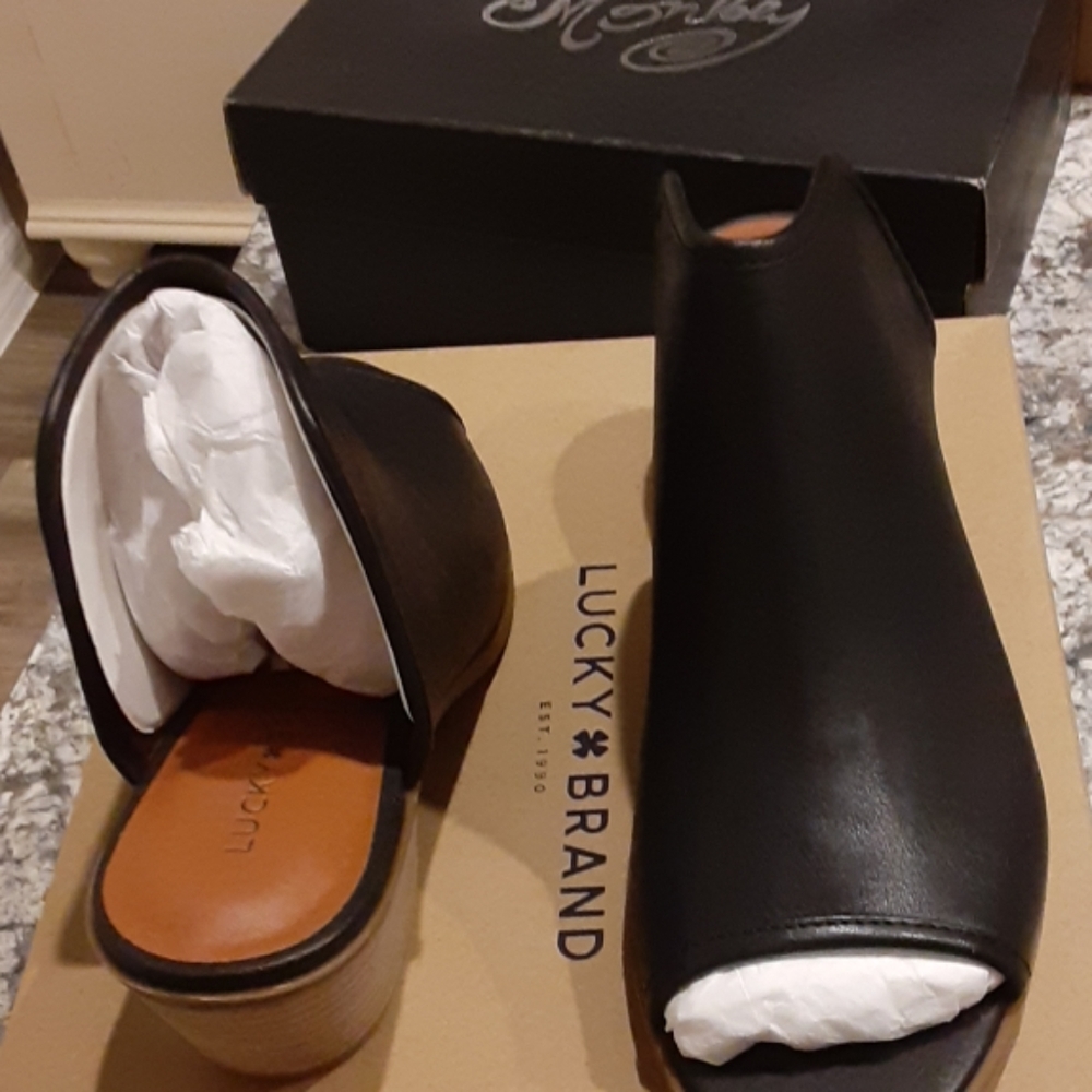 Lucky Brand slides